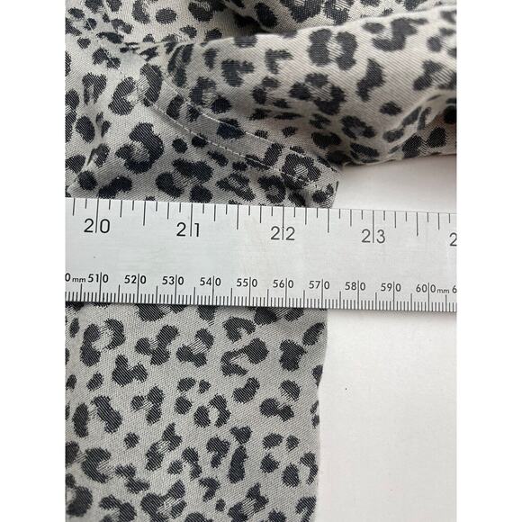 Chicos No Iron Coolmax Size 3 (XL) Animal Print Button Up Blouse Long Sleeve - Picture 4 of 9